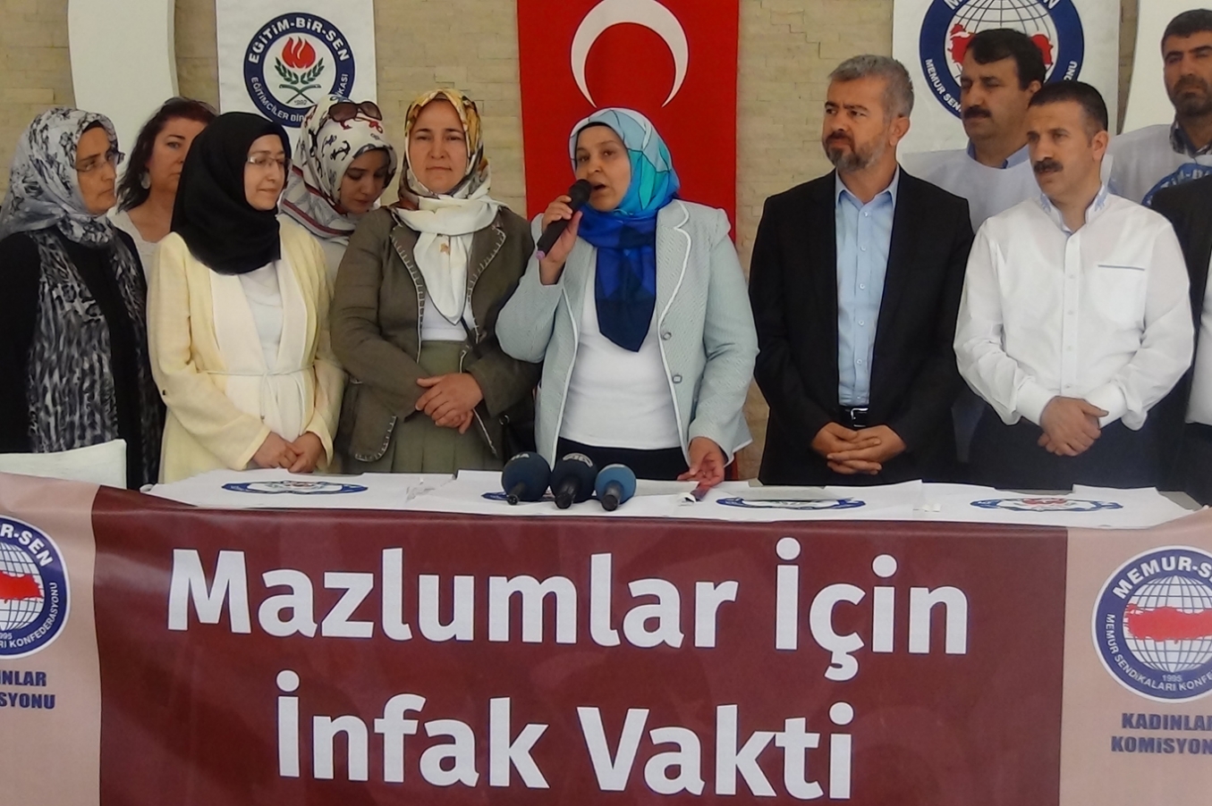 Memur-Sen Kadın Komisyonundan ‘Suriye ve kadın’ raporu Memur-Sen Kadın Komisyonundan ‘Suriye ve kadın’ raporu